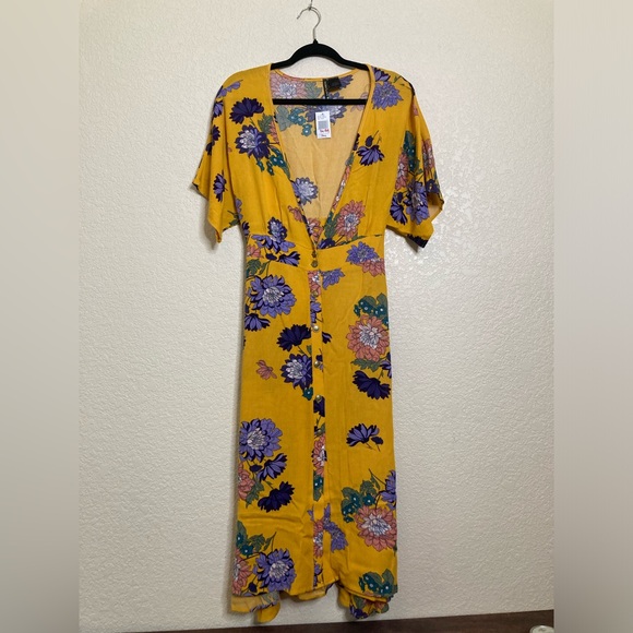 NWT Ivory Love Maxi Dress Short Sleeve Tie Waist Button Front V Neck Floral - Picture 2 of 13